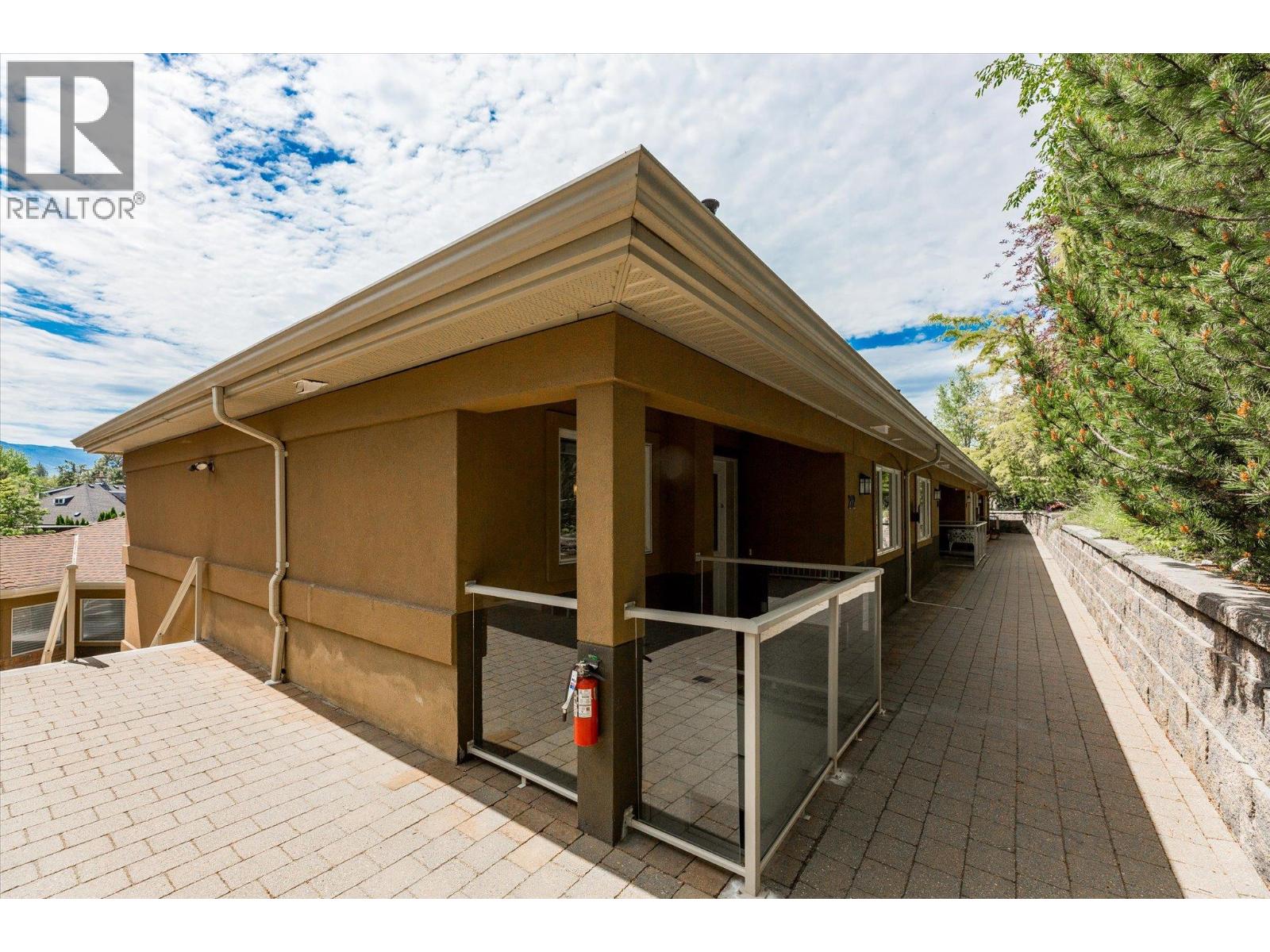 4433 Gordon Drive Unit# 212