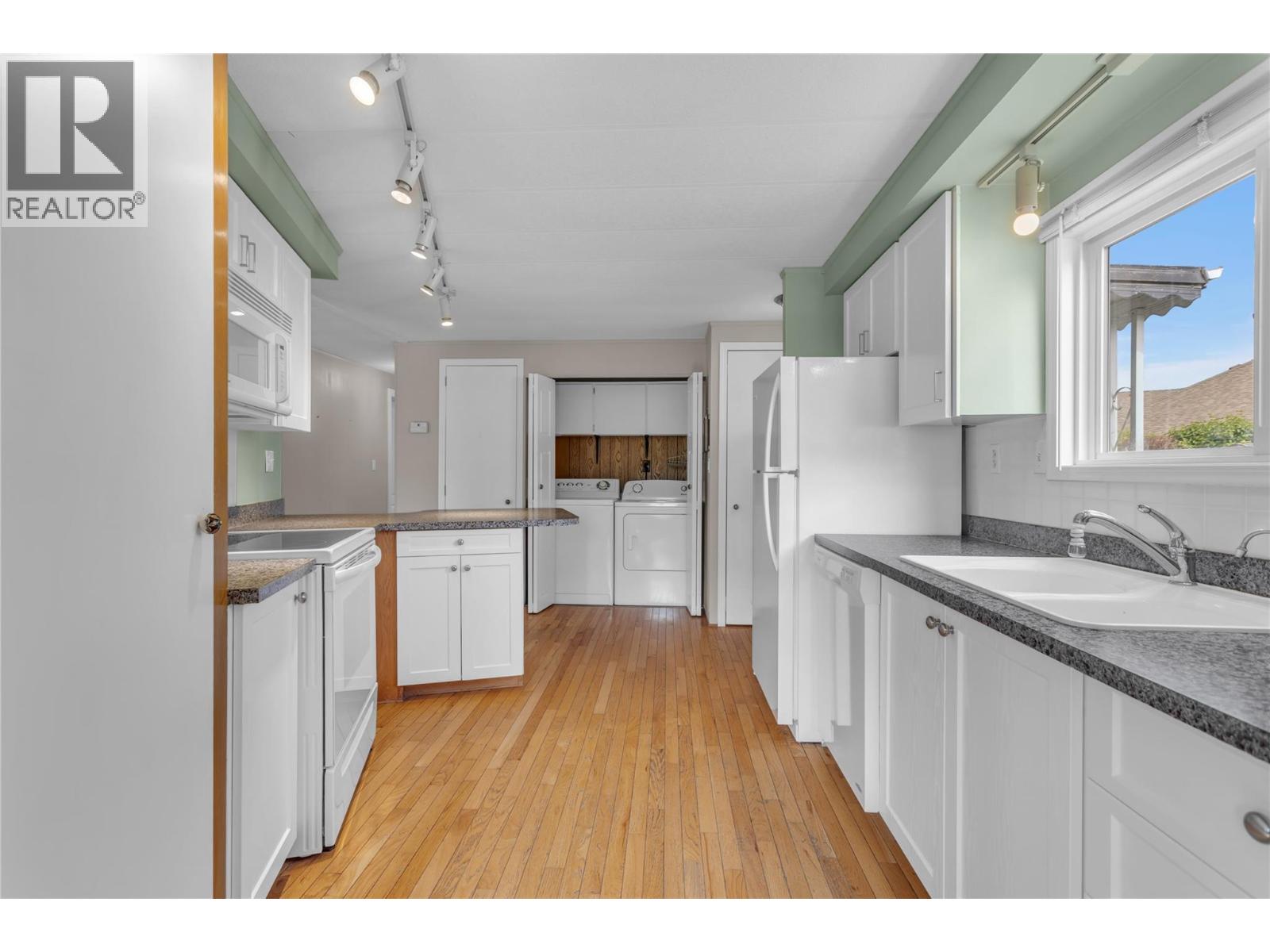 3745 LAKESHORE Road Unit# 146