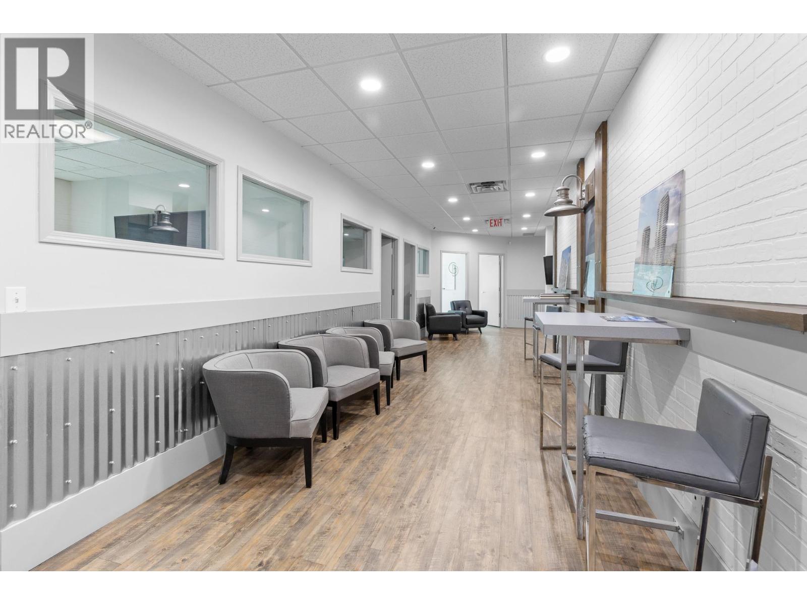 3275 Lakeshore Road Unit# 202