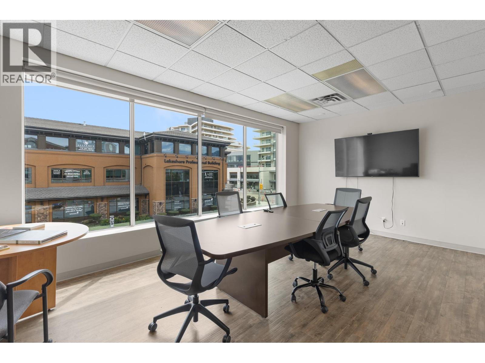 3275 Lakeshore Road Unit# 202