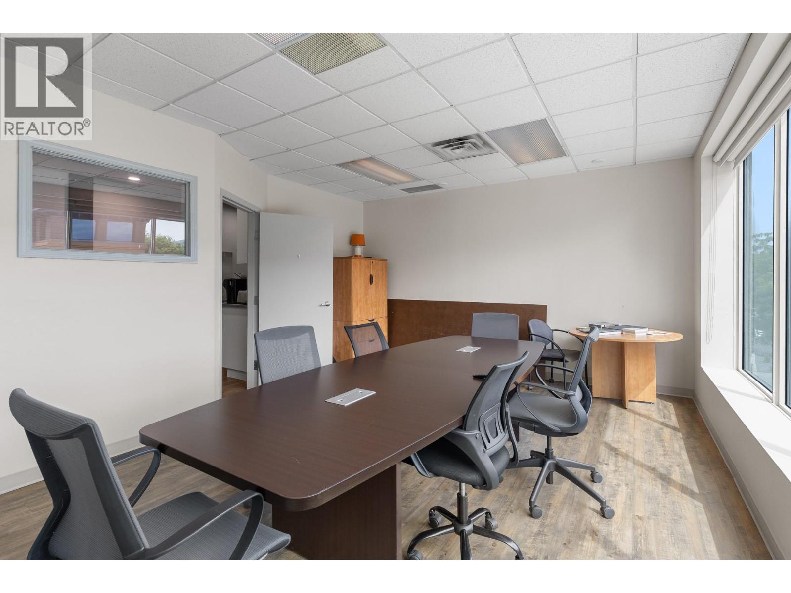 3275 Lakeshore Road Unit# 202