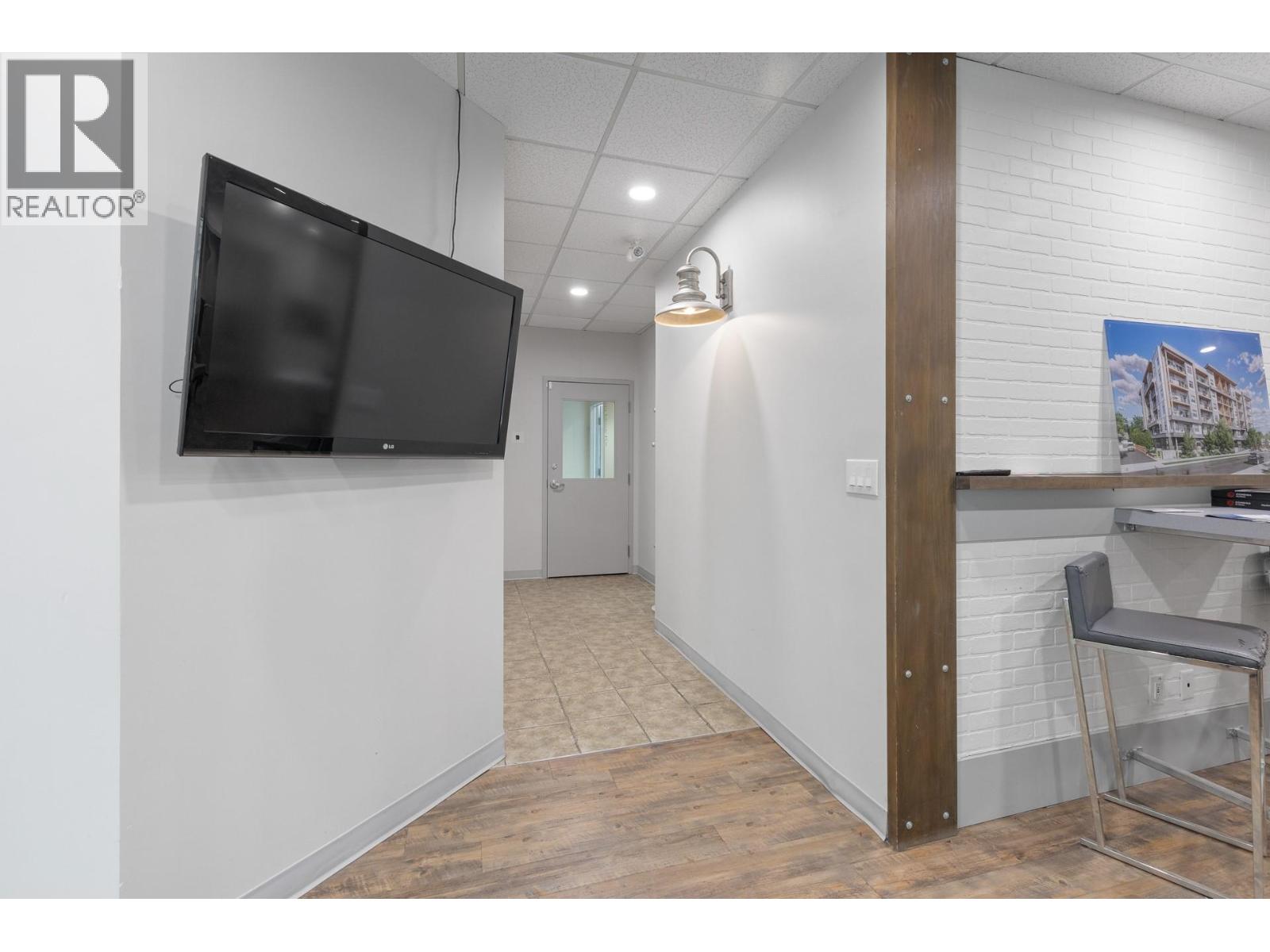 3275 Lakeshore Road Unit# 202