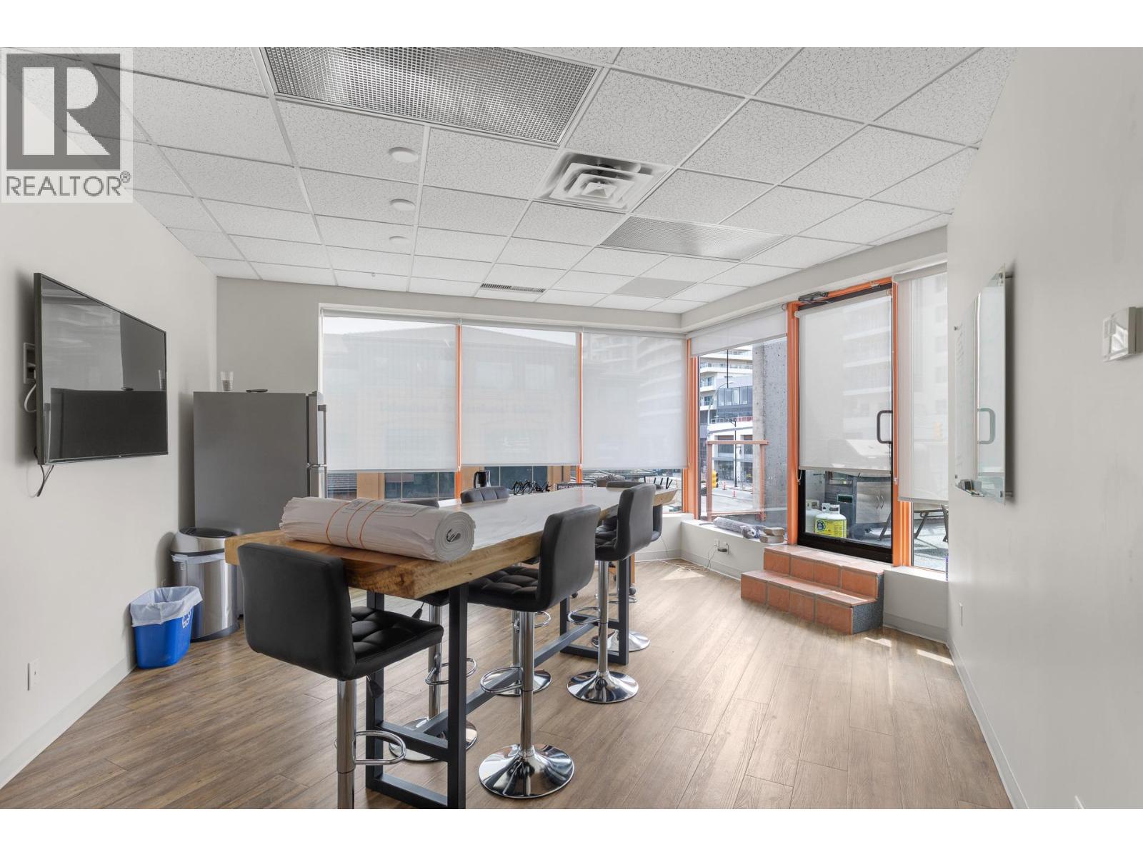 3275 Lakeshore Road Unit# 202