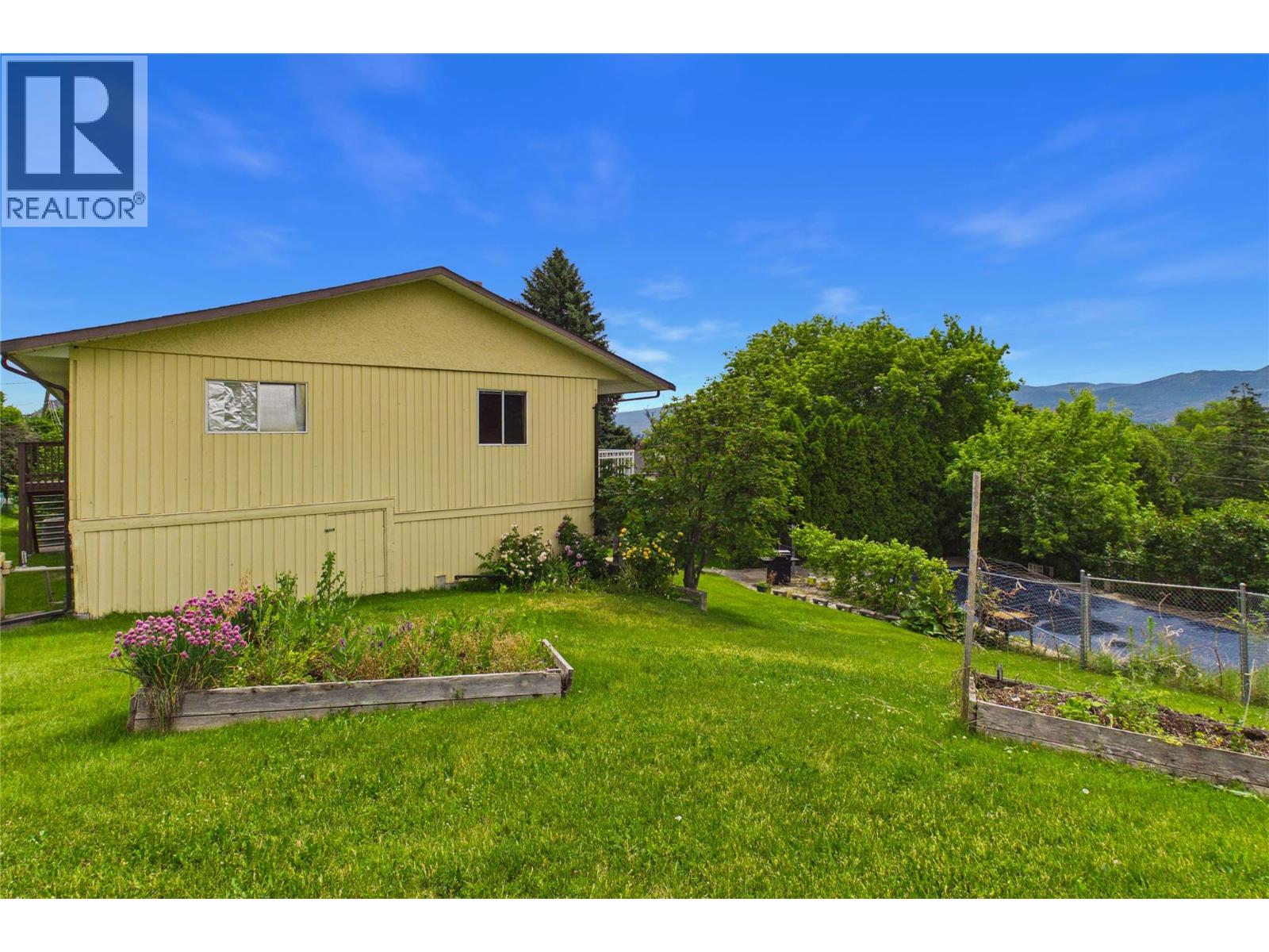 2483 Chieftain Road