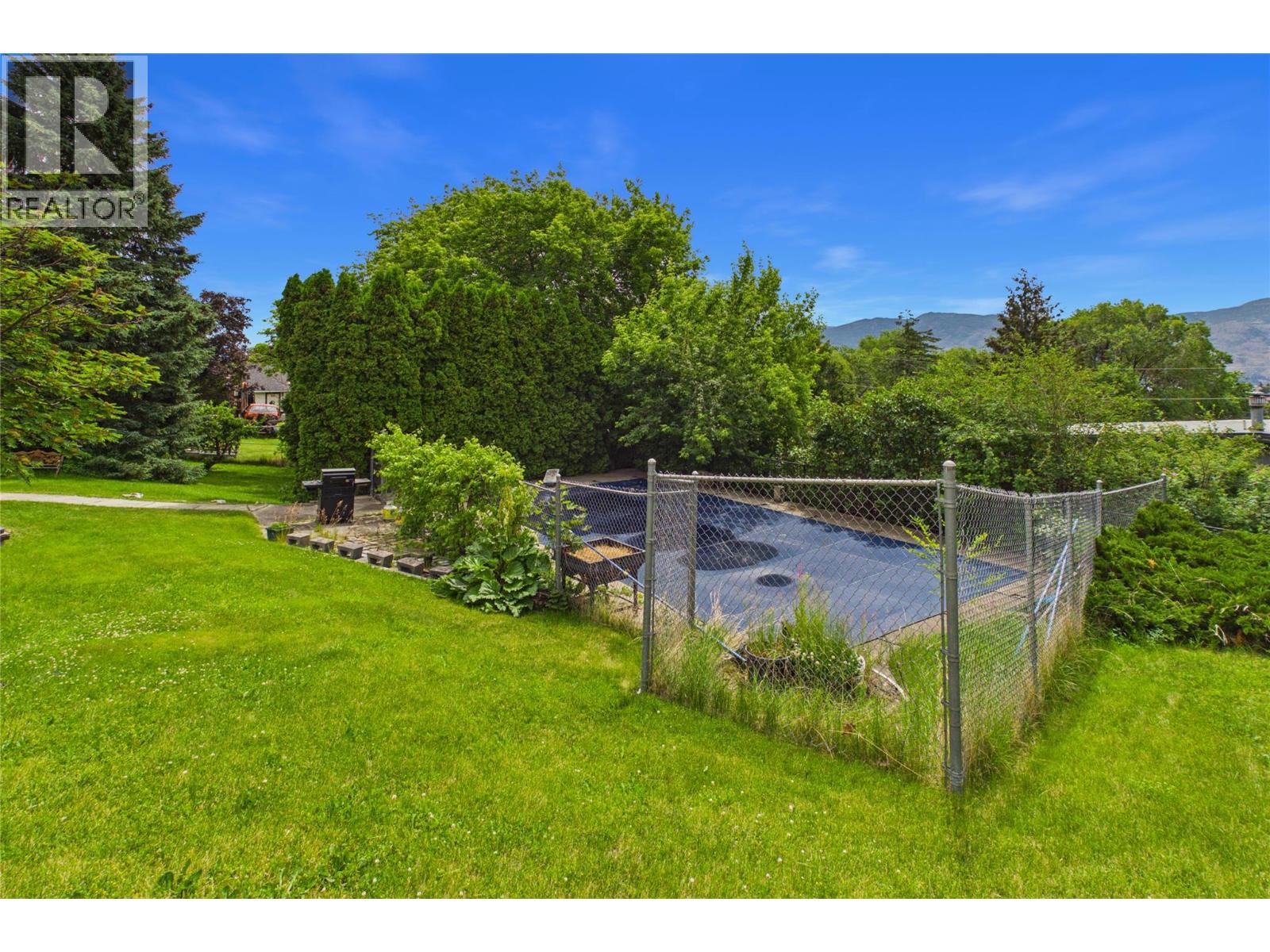 2483 Chieftain Road