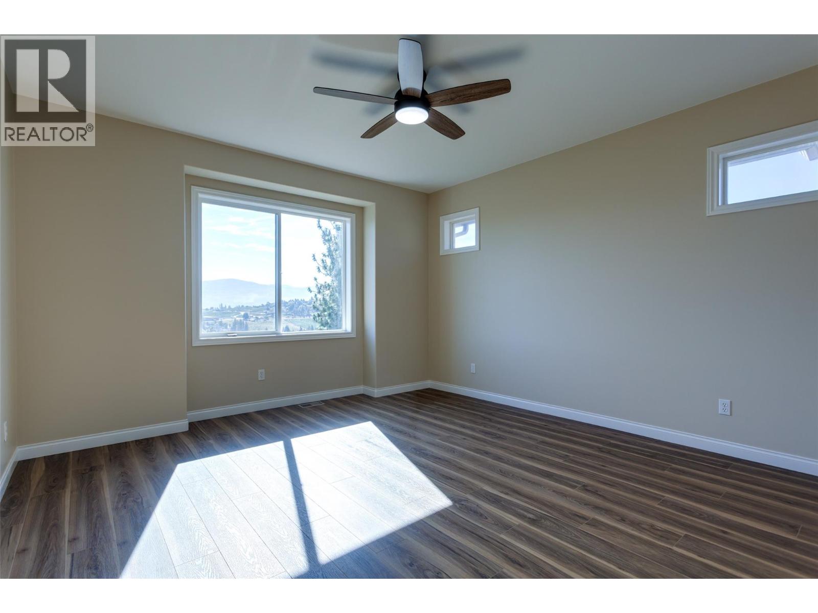 1084 Aurora Heights
