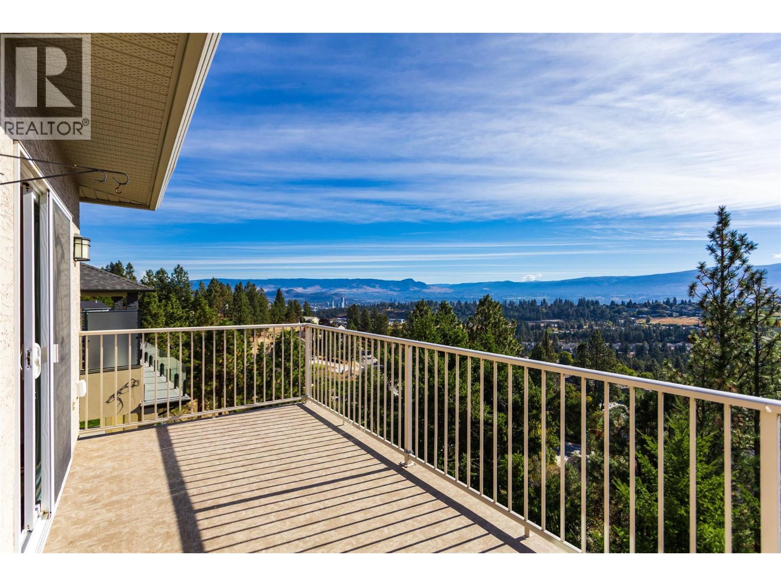 1084 Aurora Heights