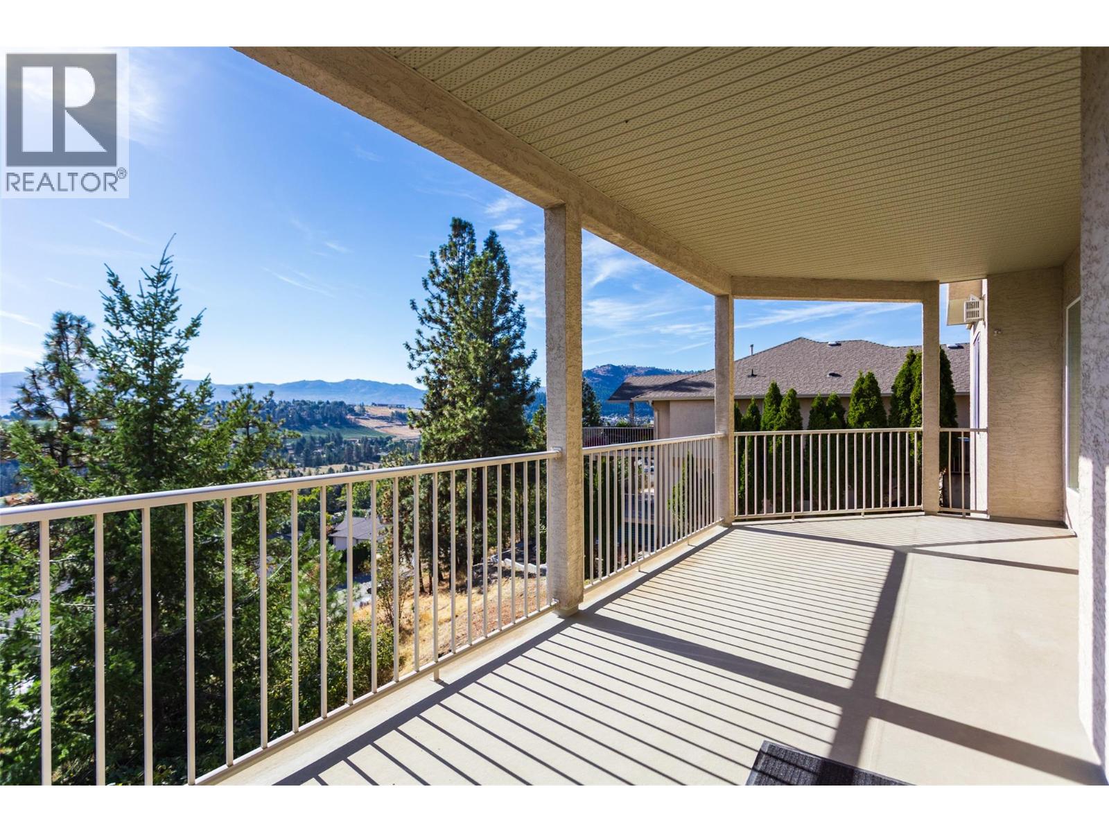 1084 Aurora Heights