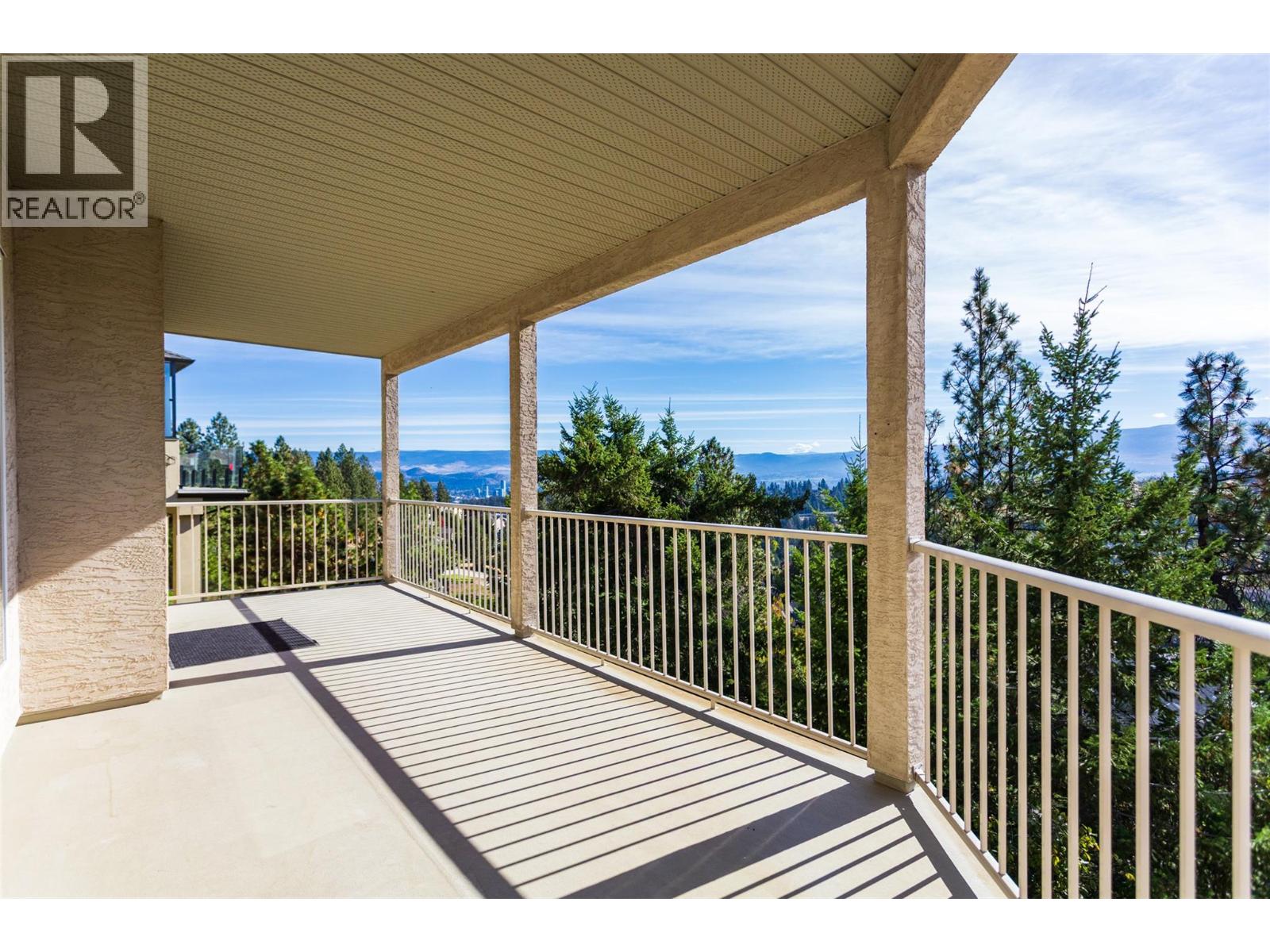 1084 Aurora Heights