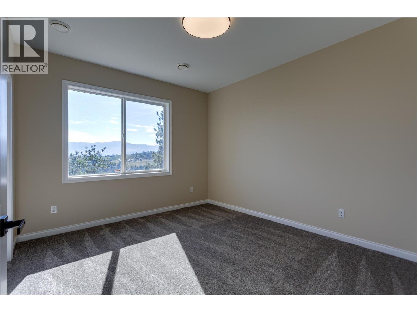 1084 Aurora Heights