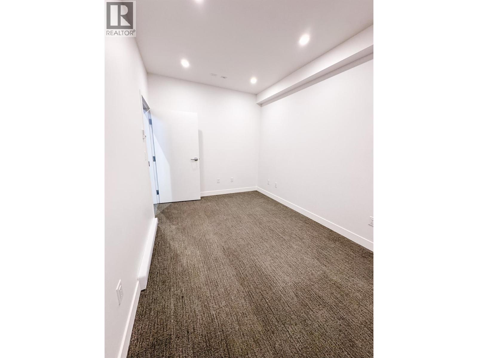 310 Hiram Walker Court Unit# 106