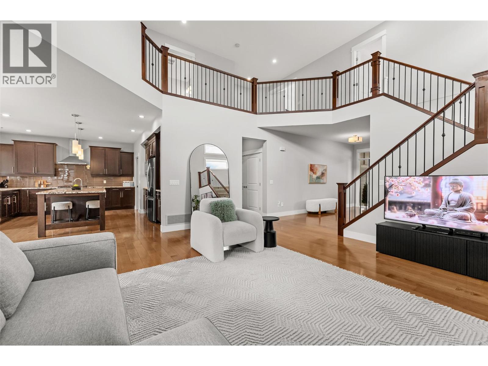 453 Lakepointe Drive