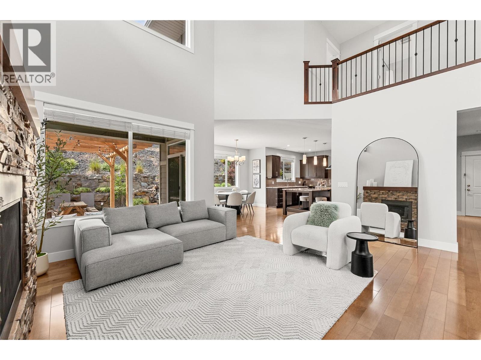 453 Lakepointe Drive
