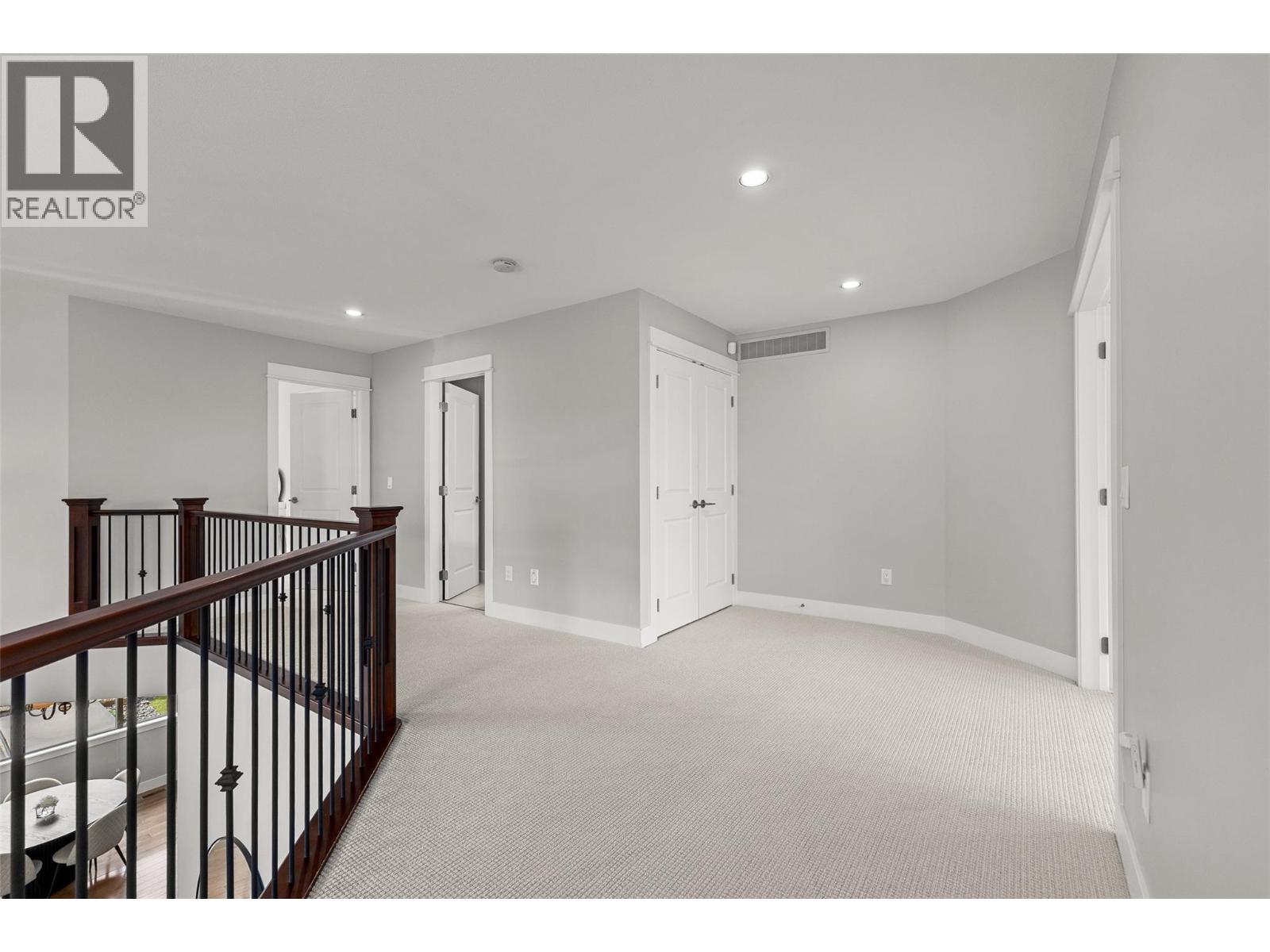 453 Lakepointe Drive