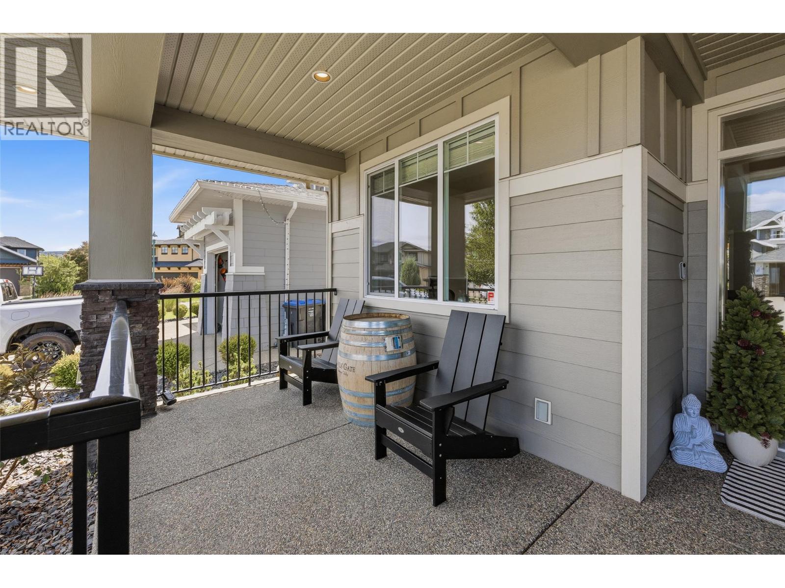 453 Lakepointe Drive