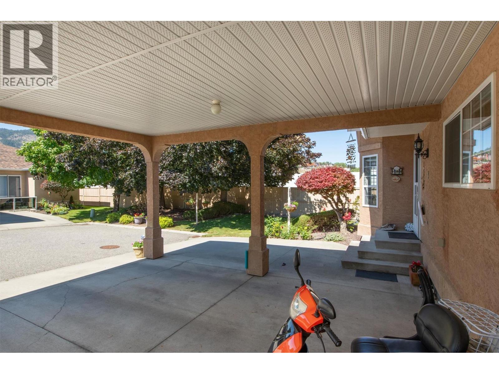 2210 Louie Drive Unit# 18