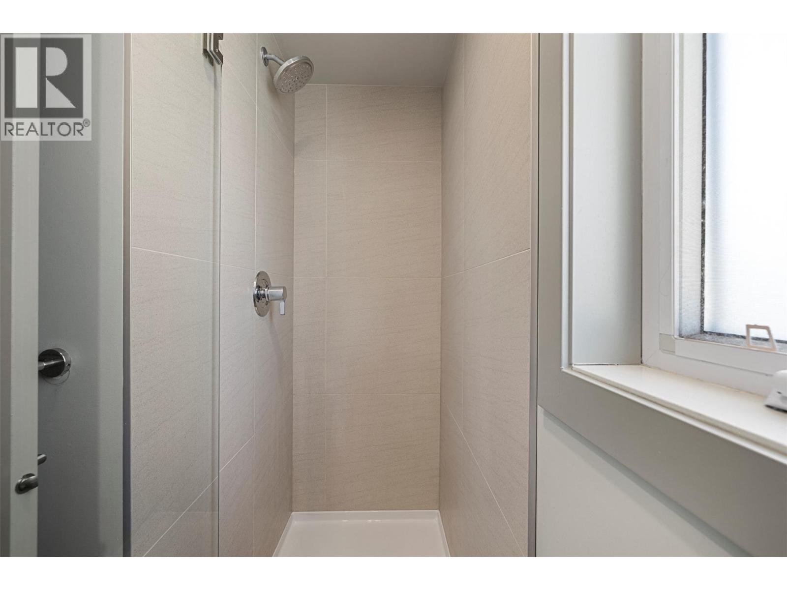 345 dougall Road N Unit# 201