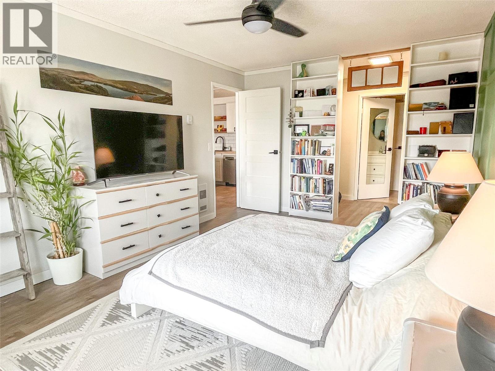 737 Leon Avenue Unit# 406