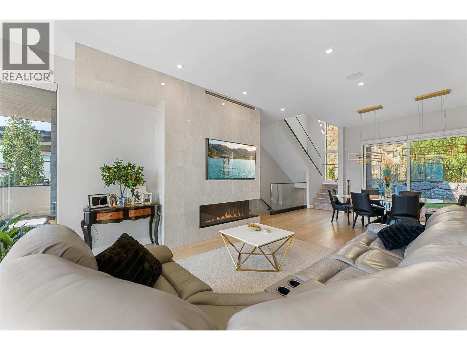 9829 Beacon Hill Crescent