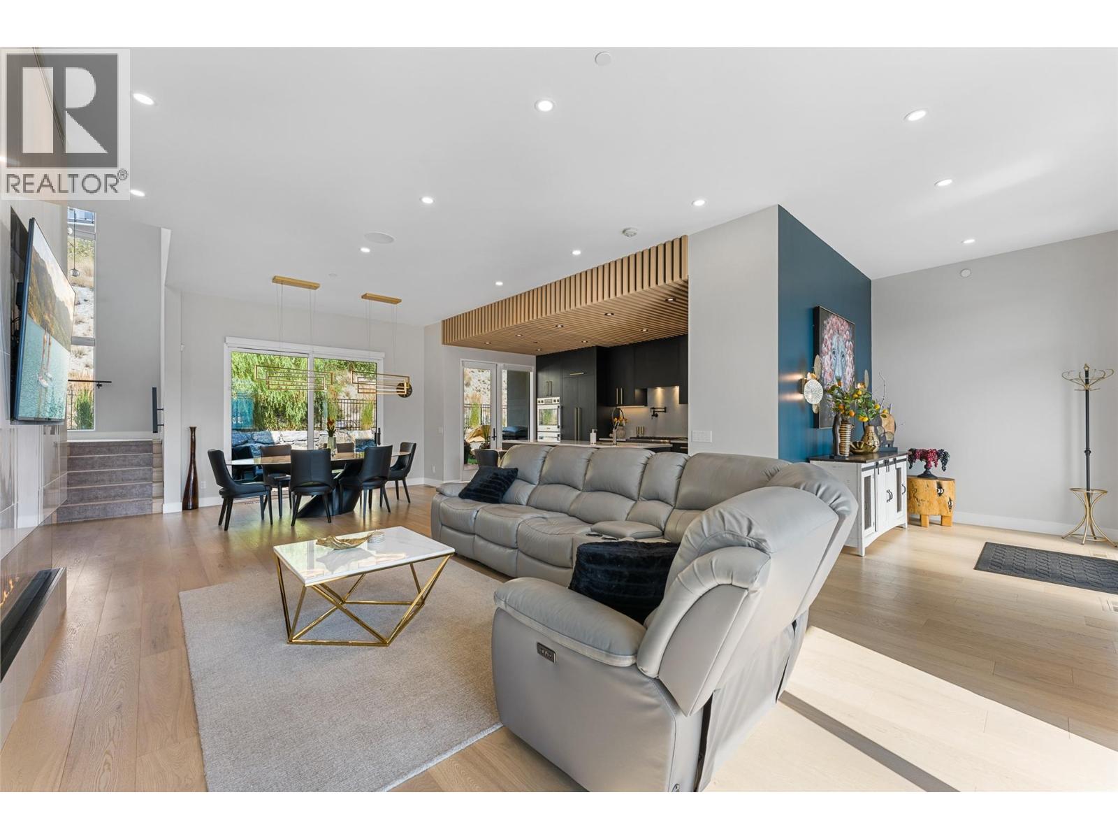 9829 Beacon Hill Crescent