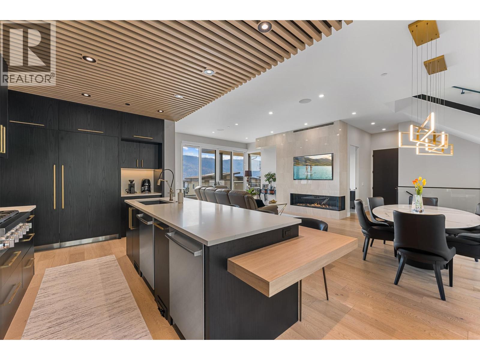 9829 Beacon Hill Crescent