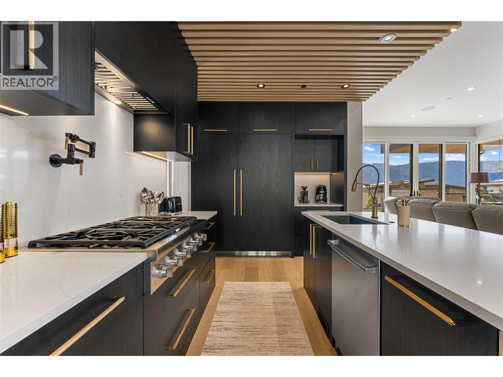 9829 Beacon Hill Crescent