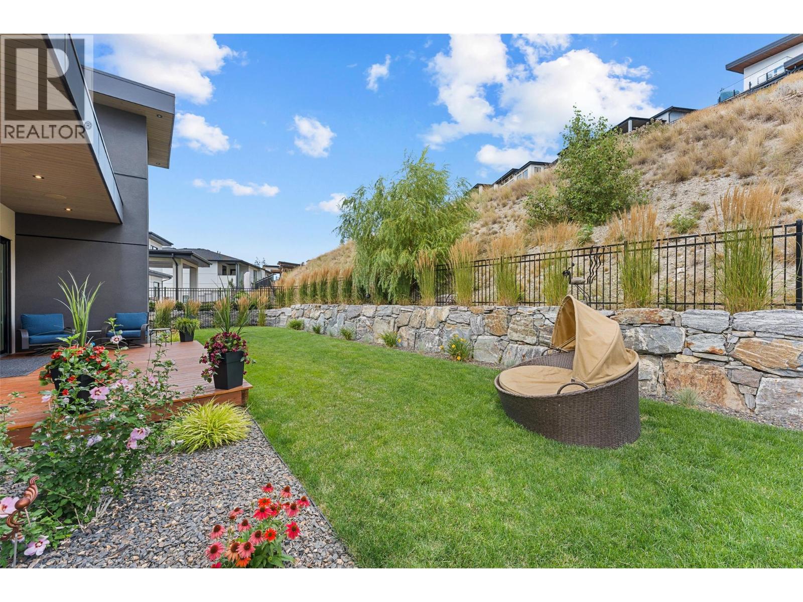 9829 Beacon Hill Crescent