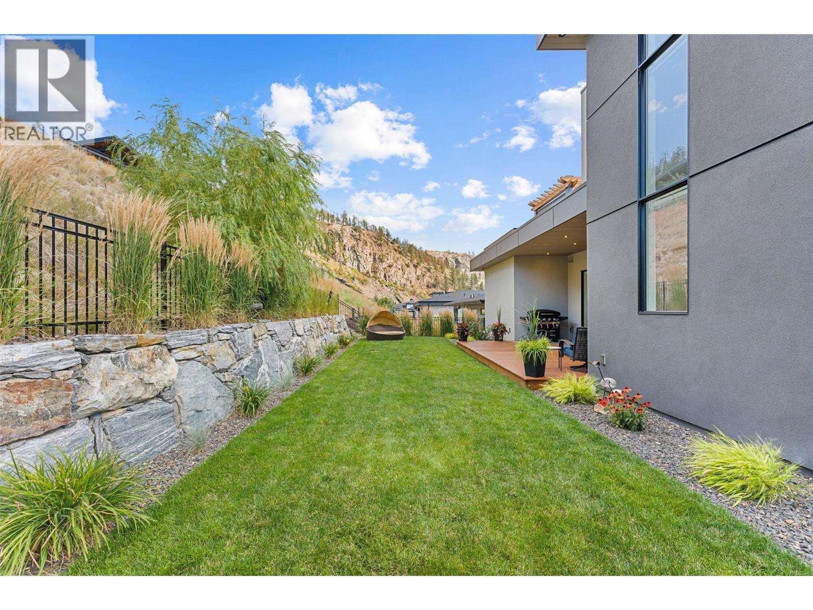 9829 Beacon Hill Crescent