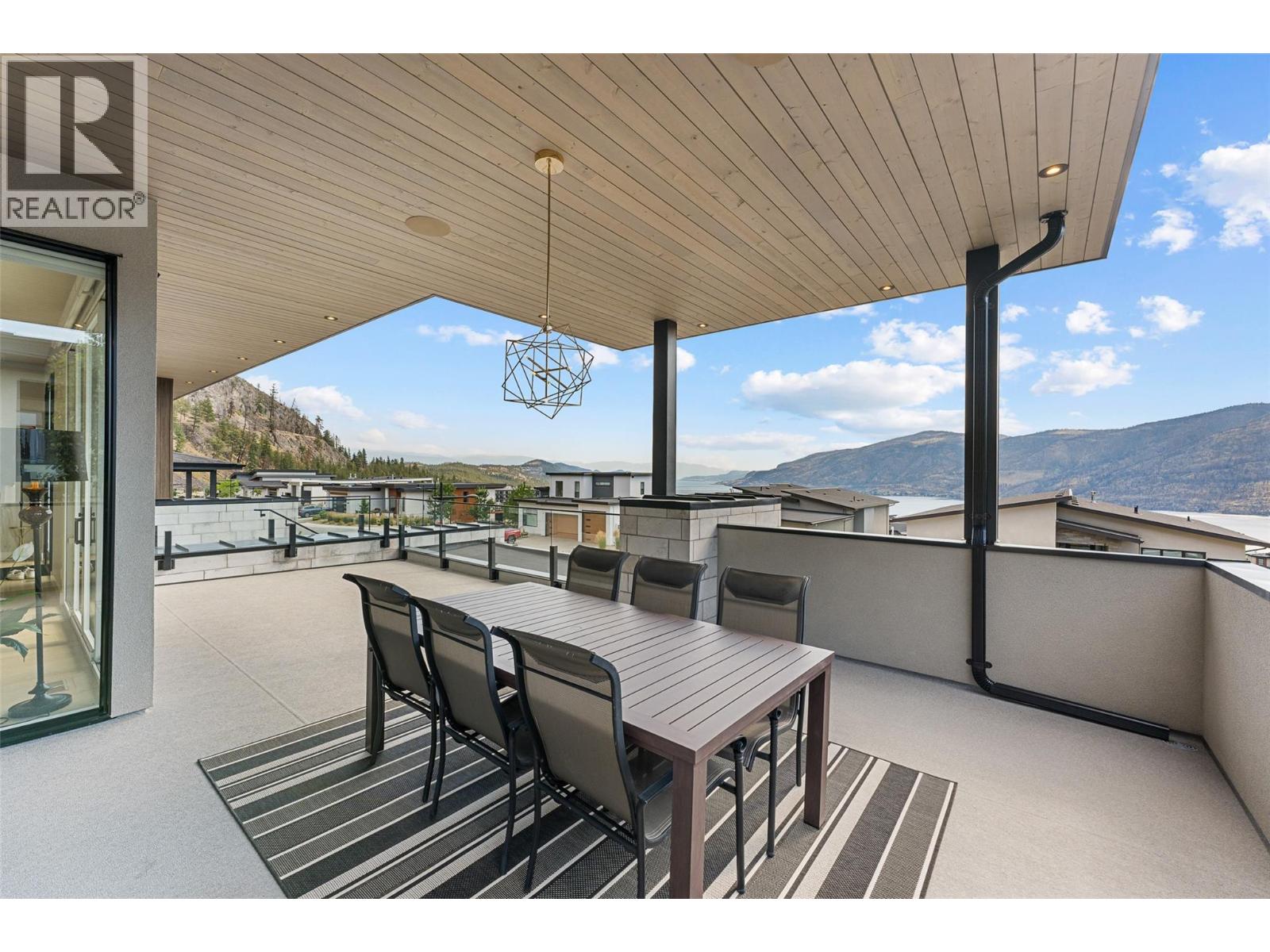 9829 Beacon Hill Crescent