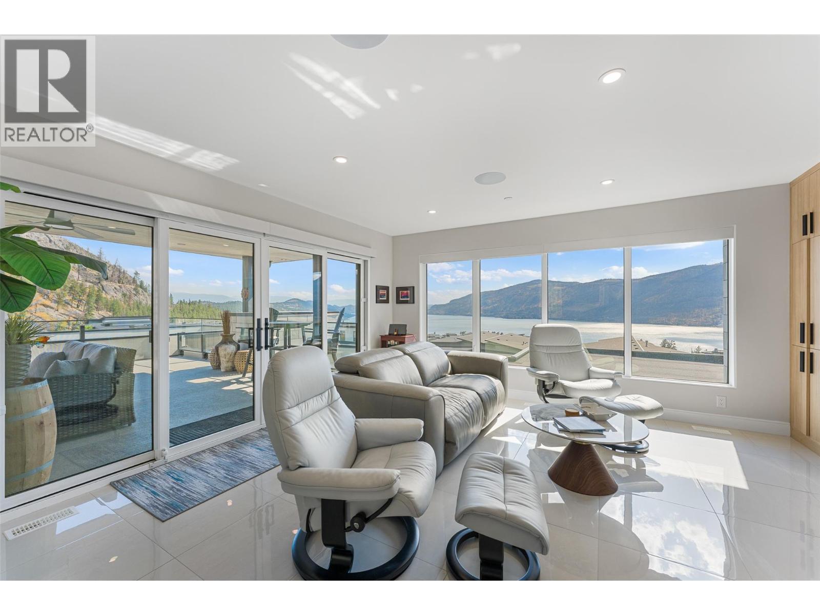 9829 Beacon Hill Crescent