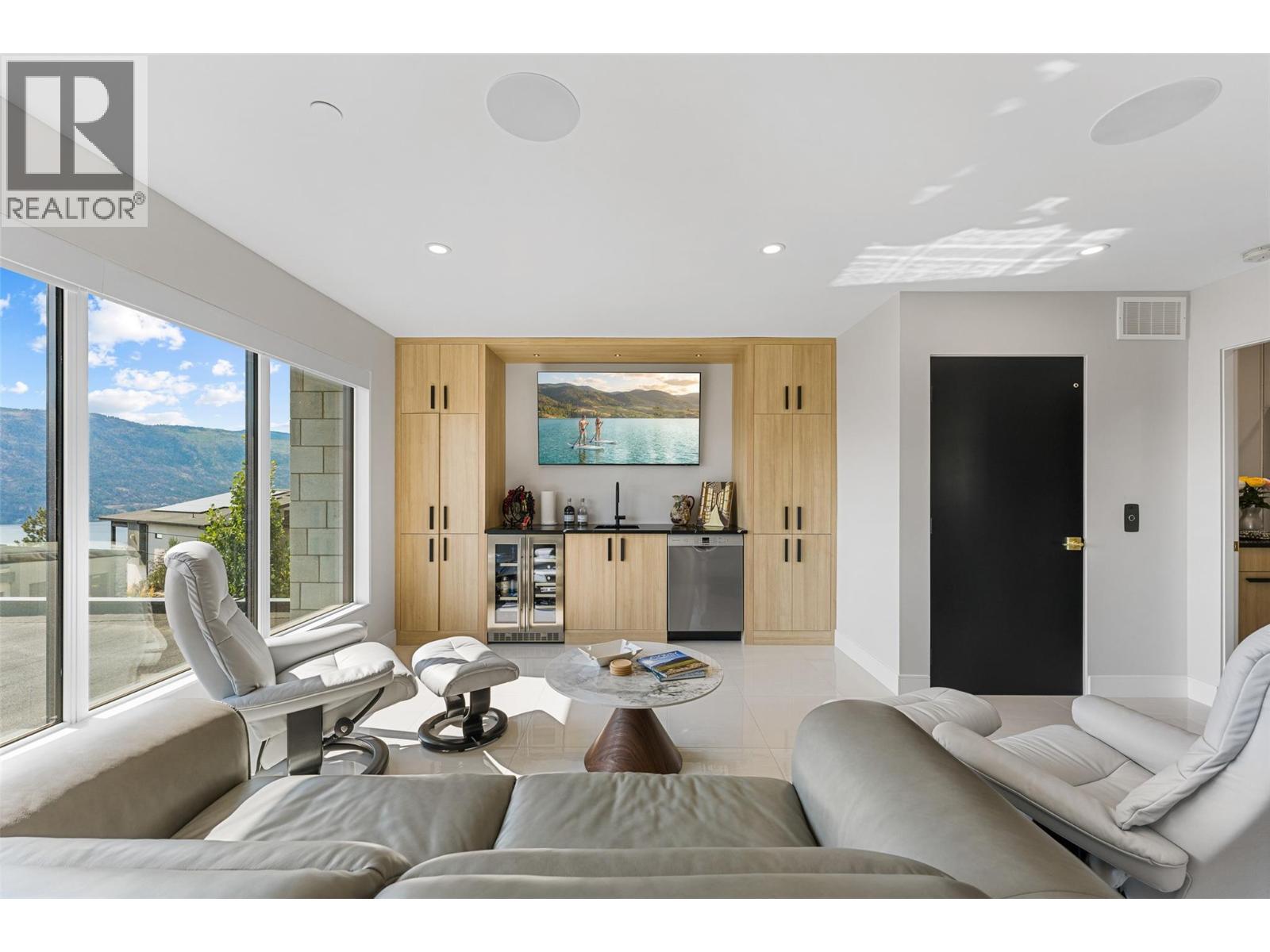 9829 Beacon Hill Crescent