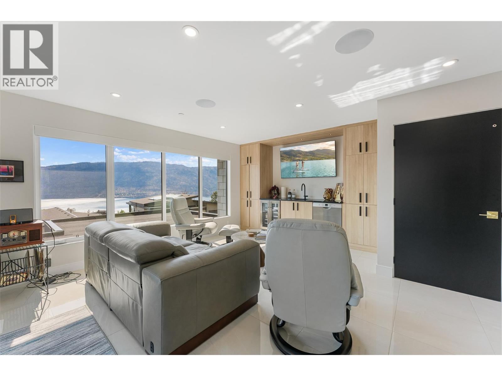 9829 Beacon Hill Crescent