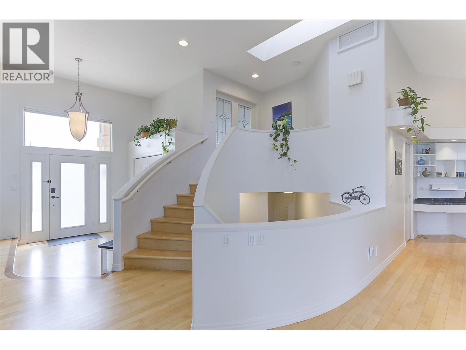 2296 Lillooet Crescent