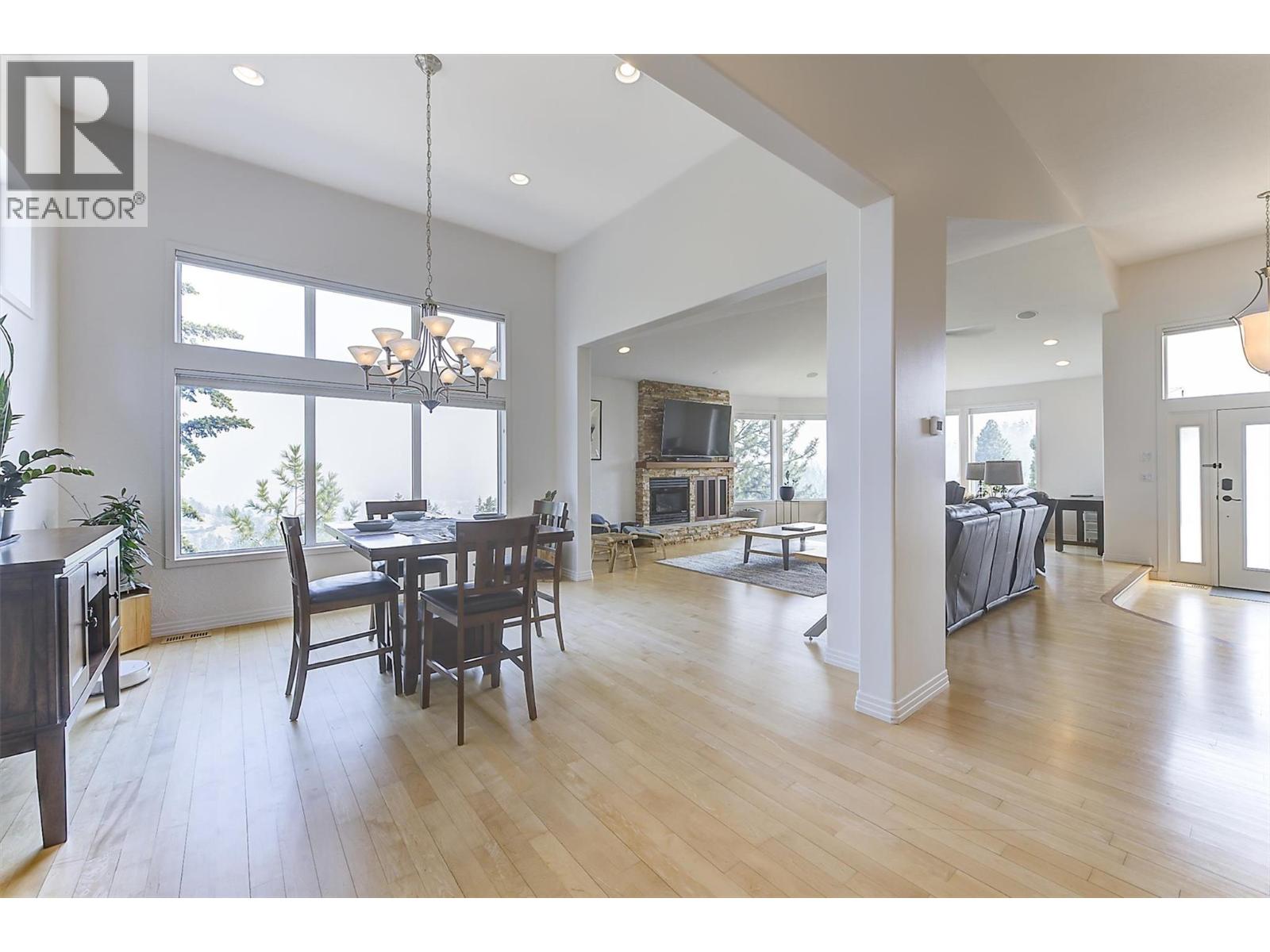 2296 Lillooet Crescent