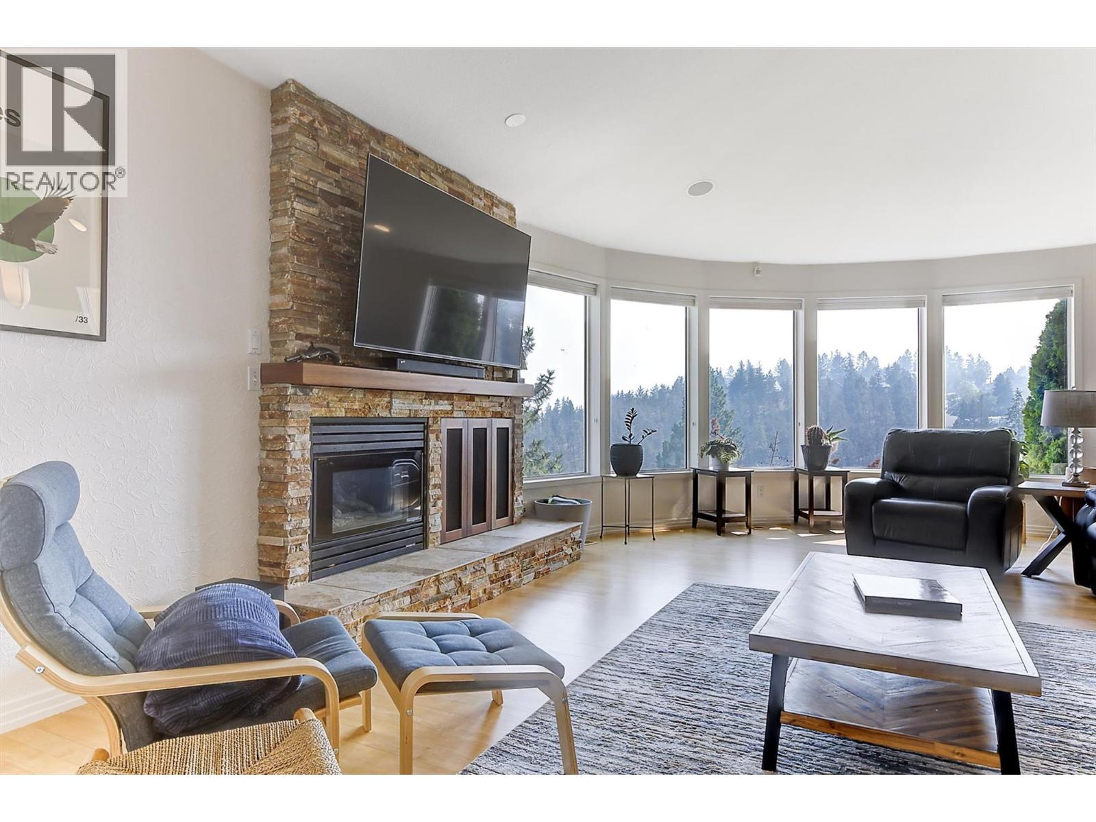 2296 Lillooet Crescent