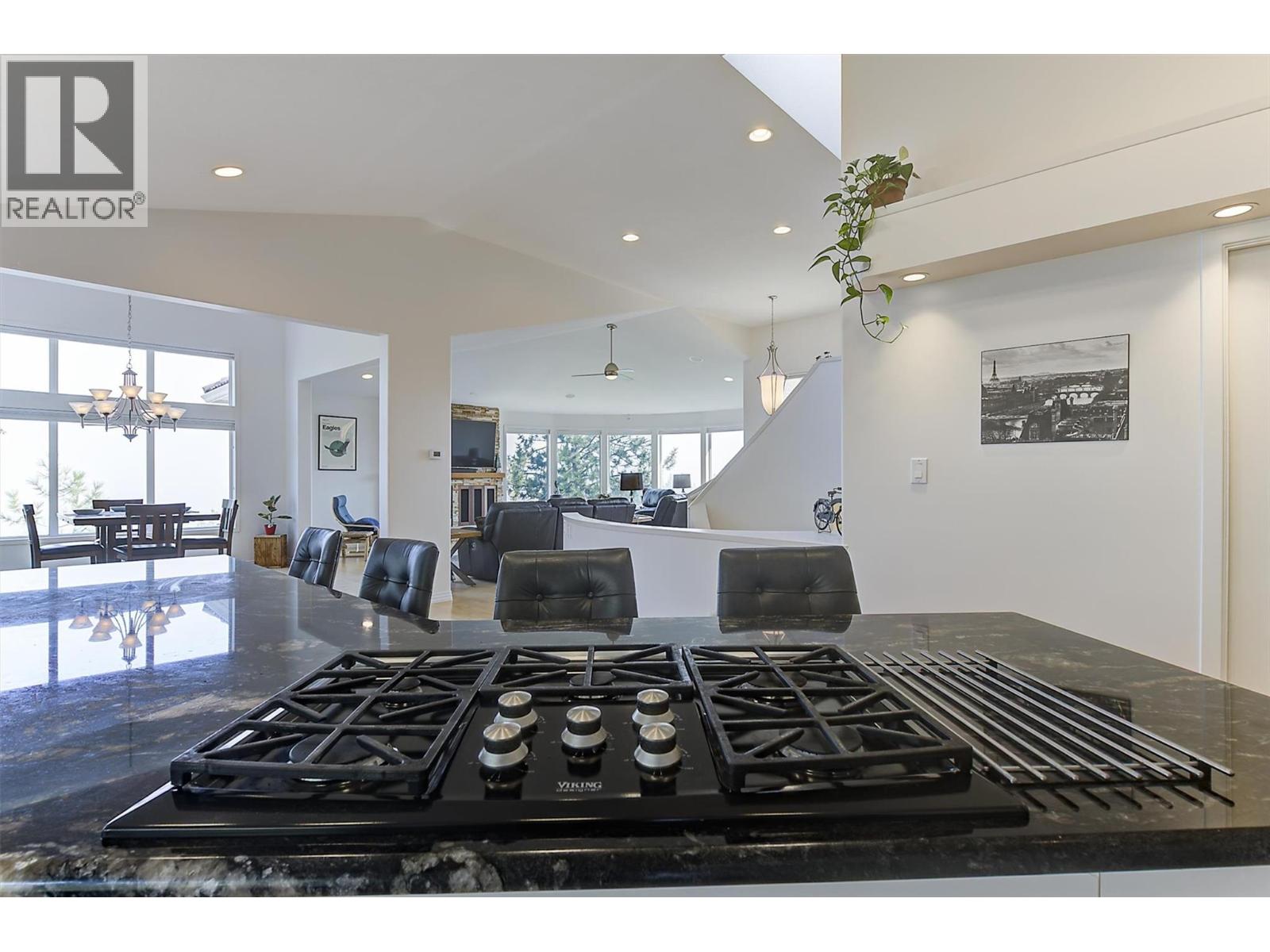 2296 Lillooet Crescent