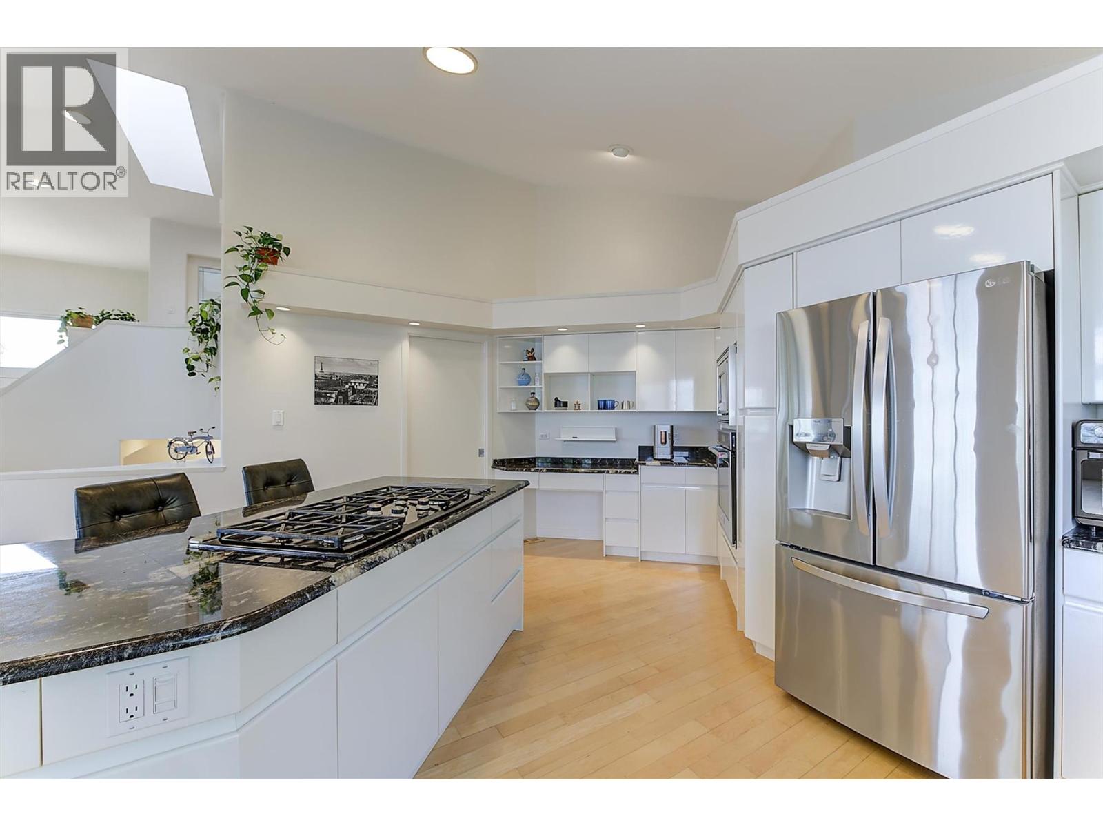 2296 Lillooet Crescent
