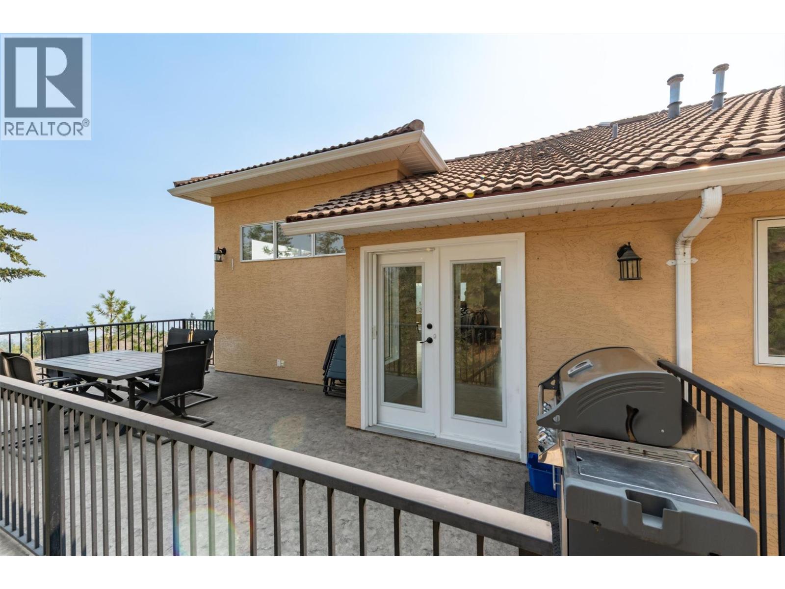 2296 Lillooet Crescent