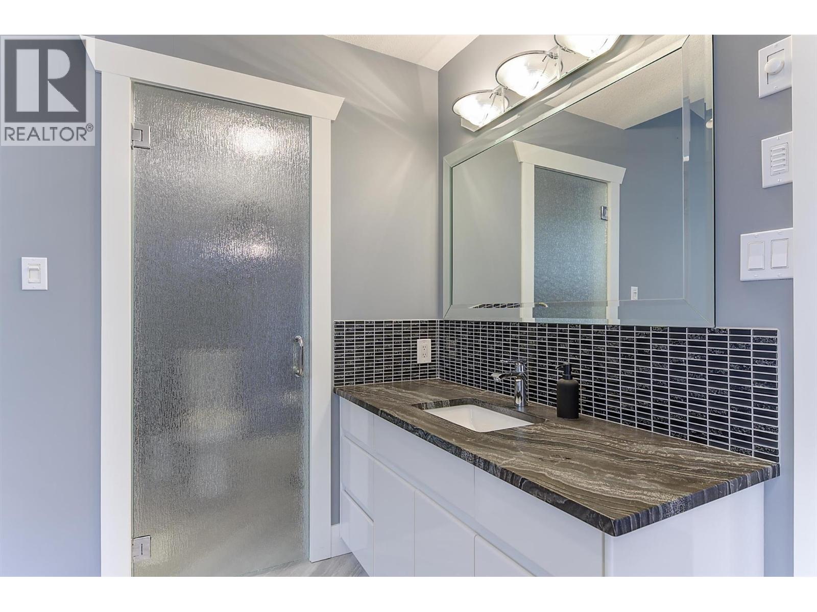 2296 Lillooet Crescent