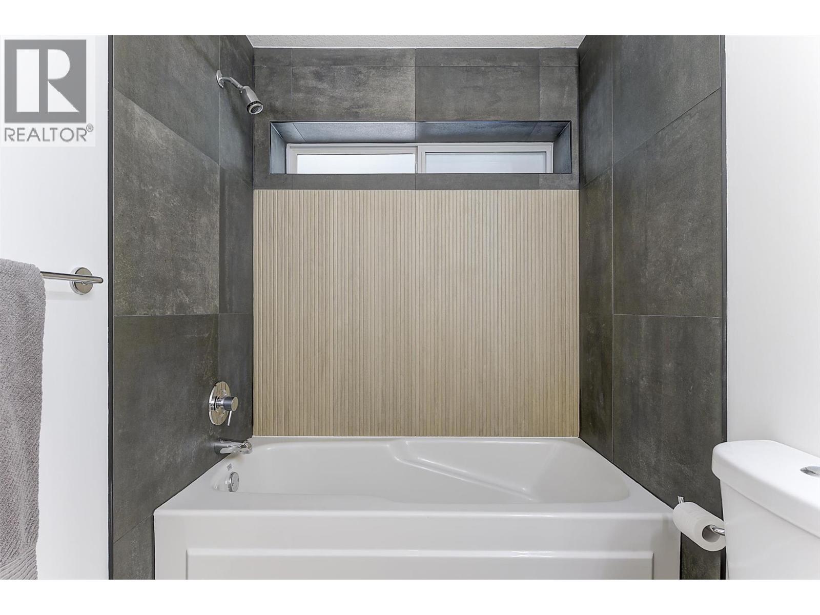 2296 Lillooet Crescent