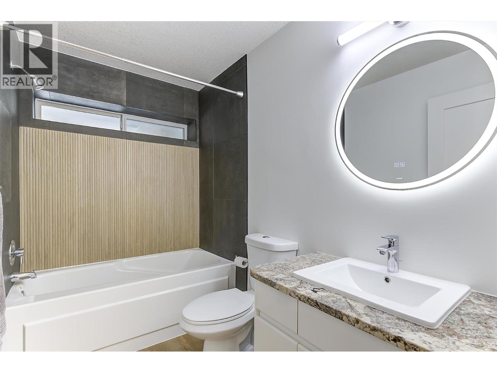 2296 Lillooet Crescent