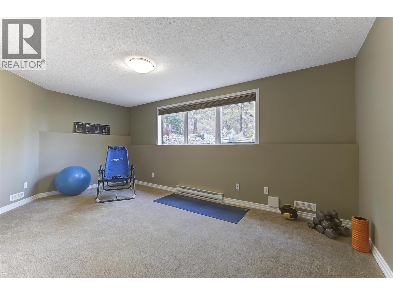 2296 Lillooet Crescent