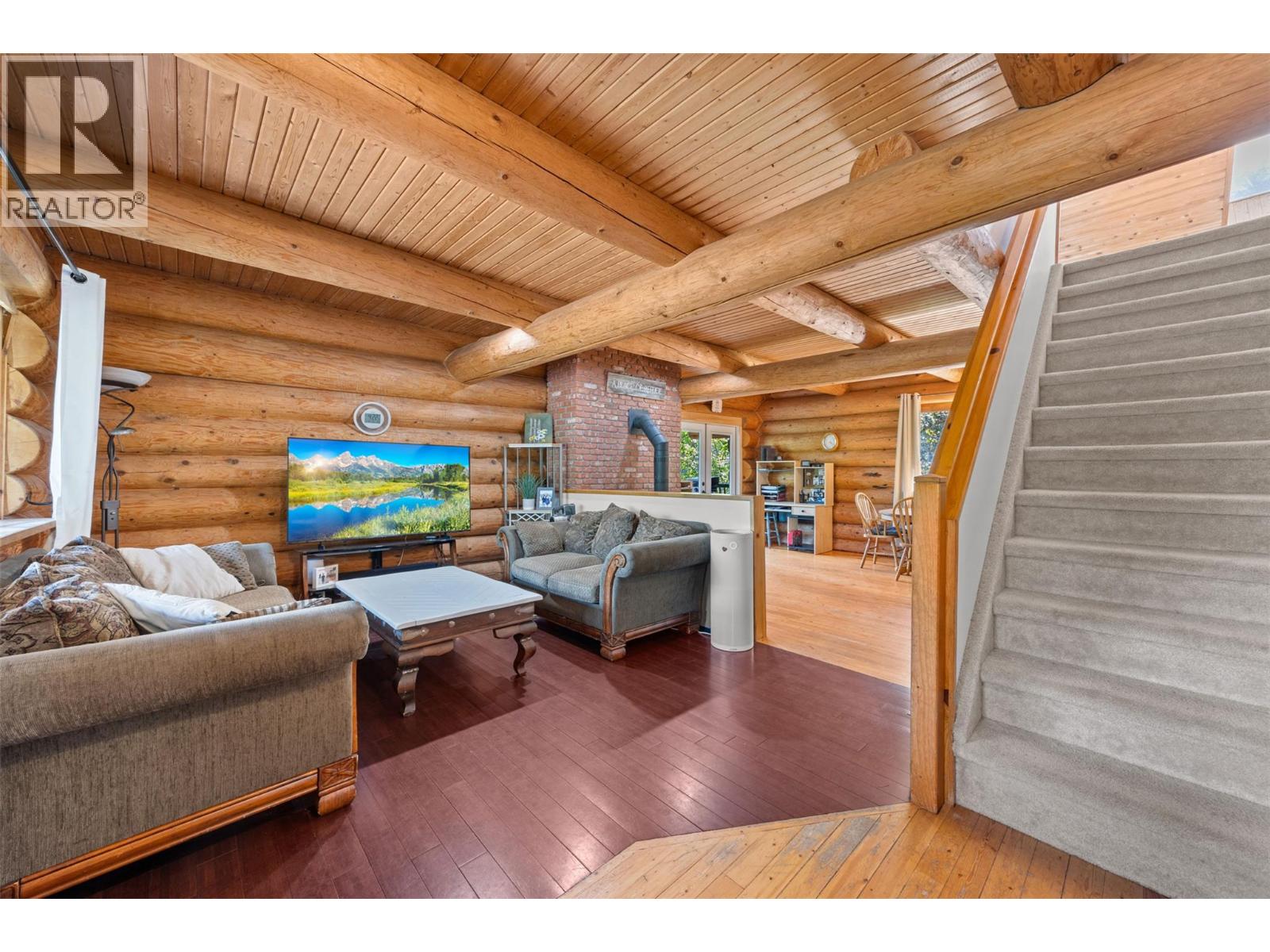 10737 Highway 33 E