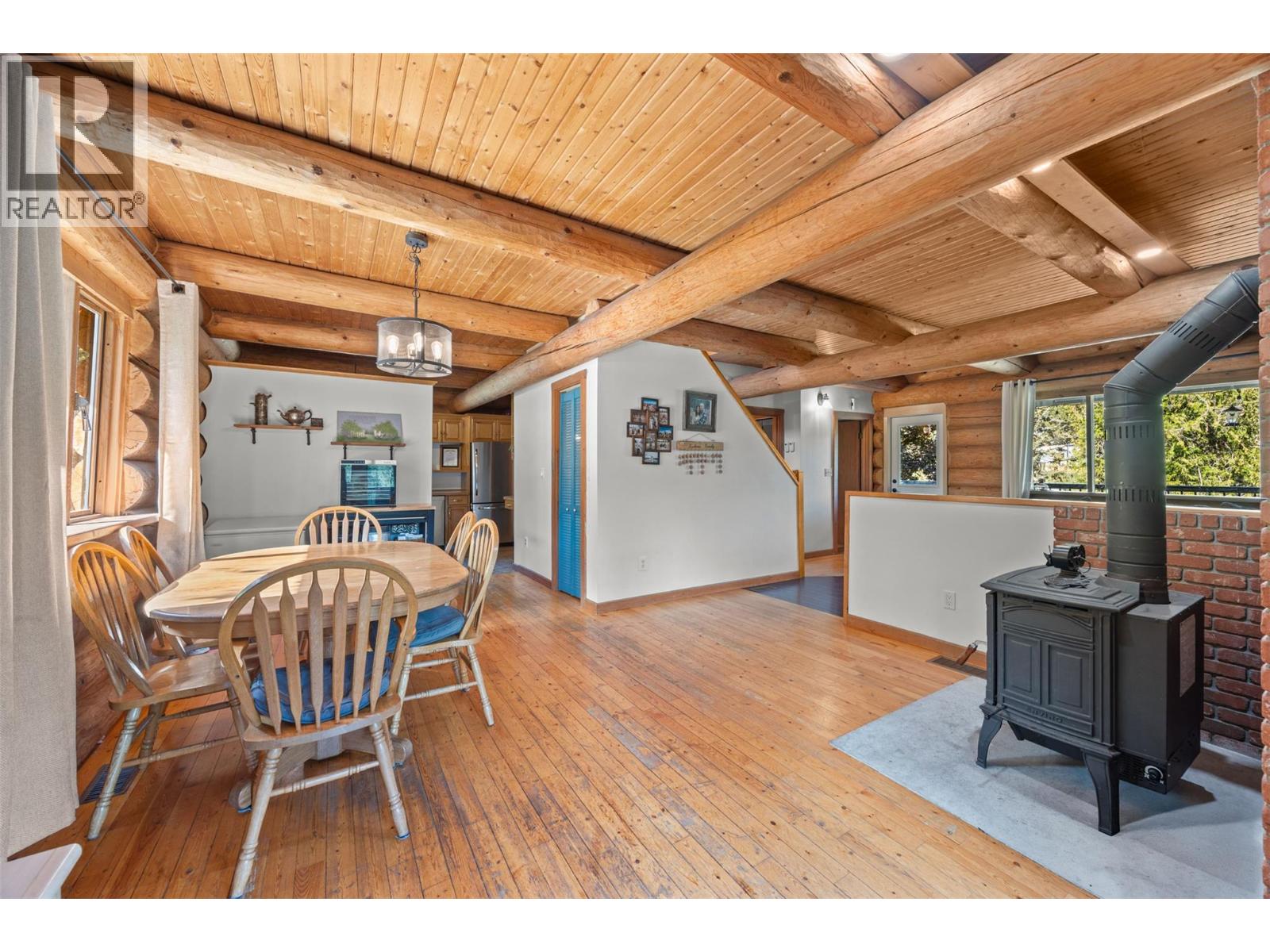10737 Highway 33 E