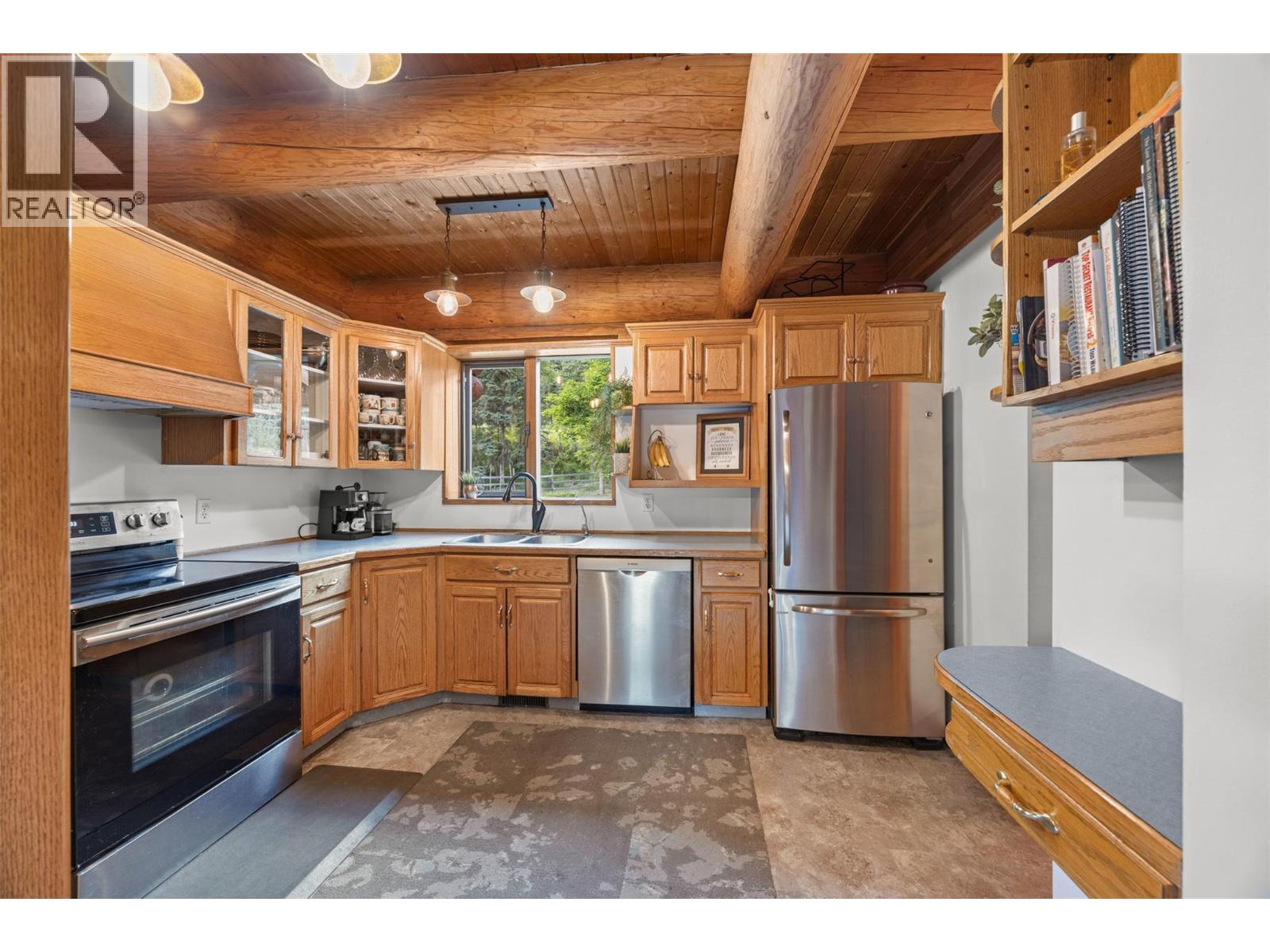 10737 Highway 33 E
