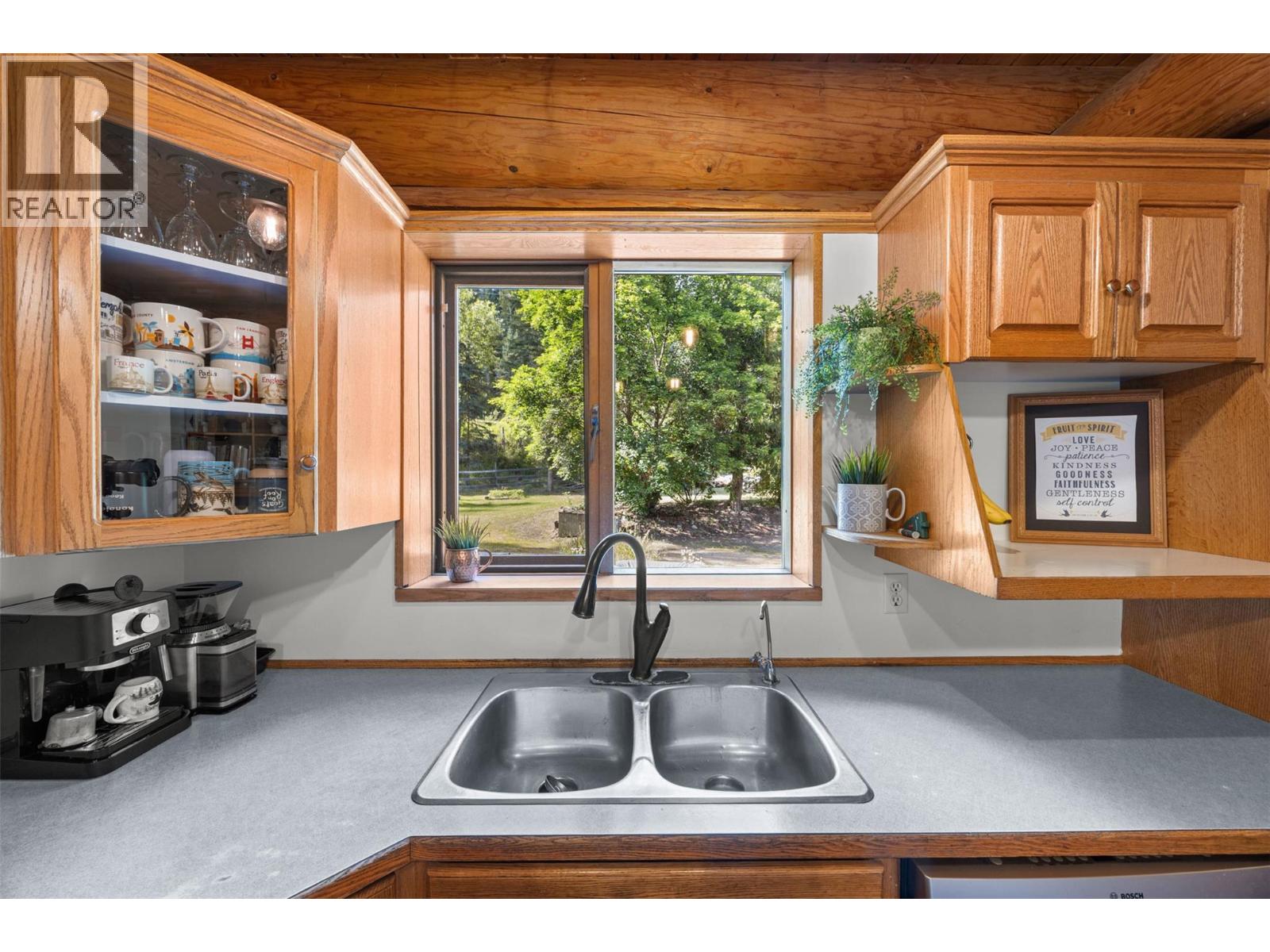 10737 Highway 33 E