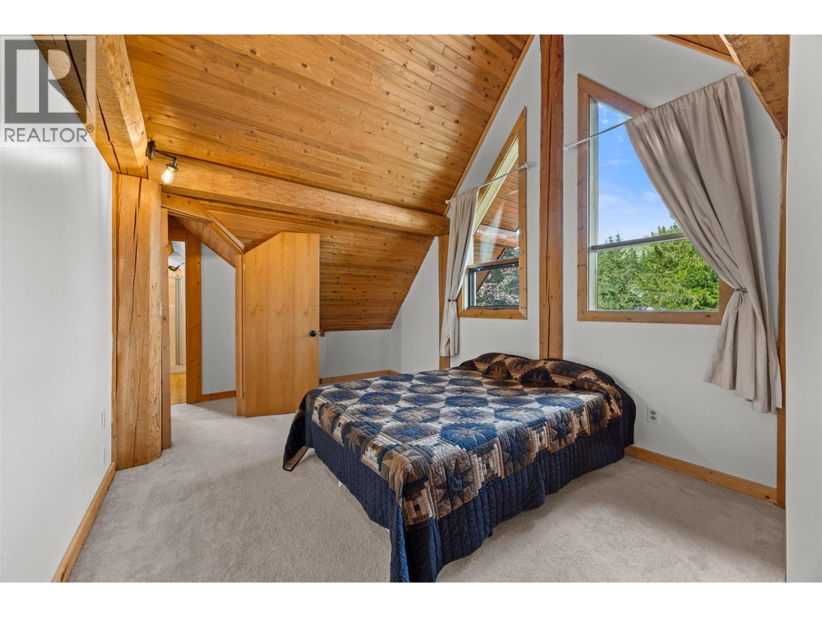 10737 Highway 33 E