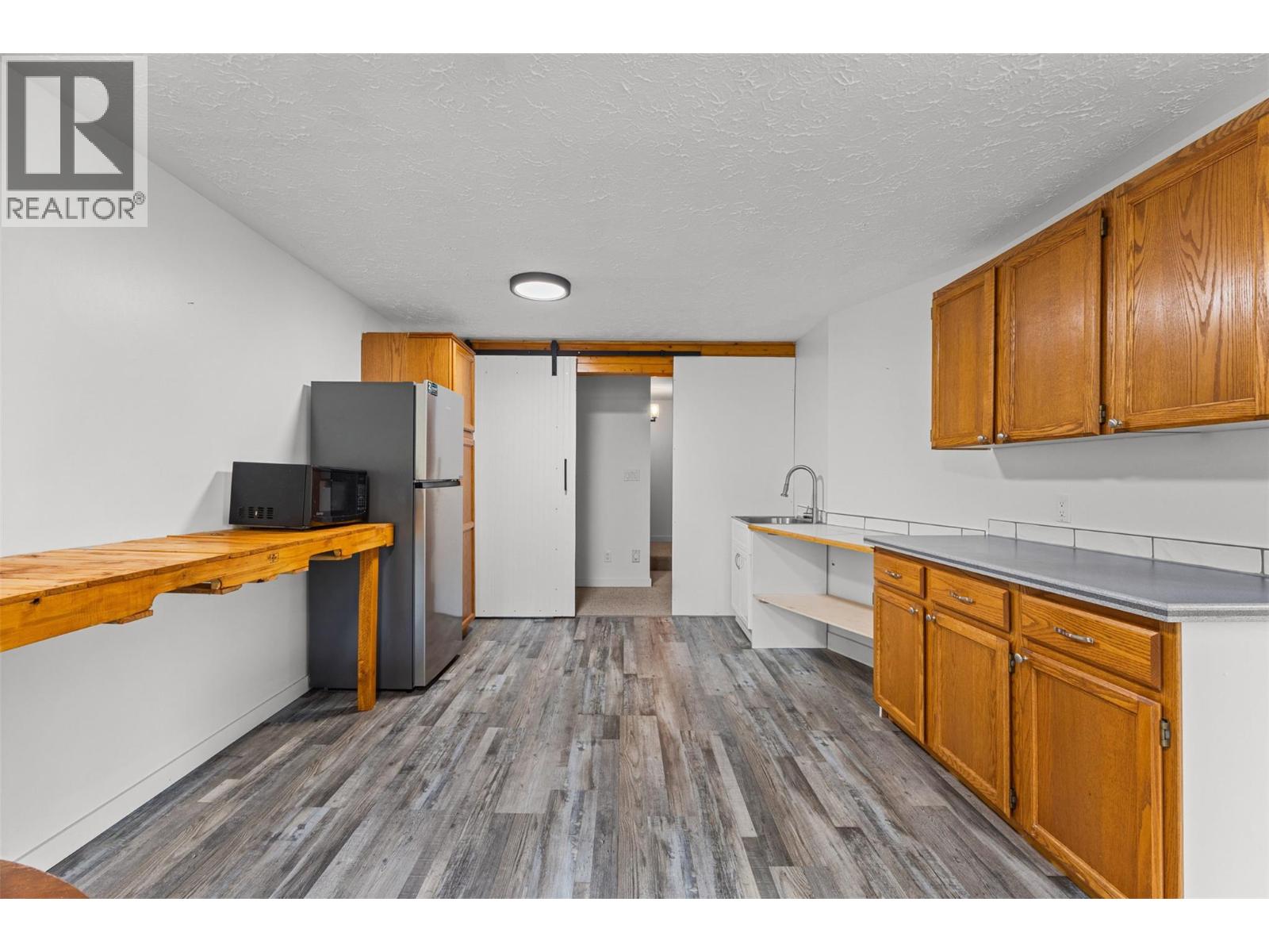 10737 Highway 33 E