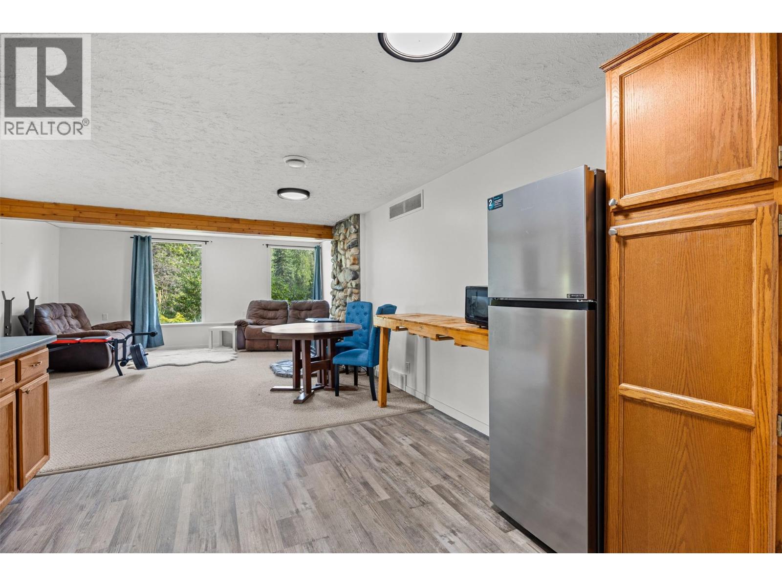 10737 Highway 33 E