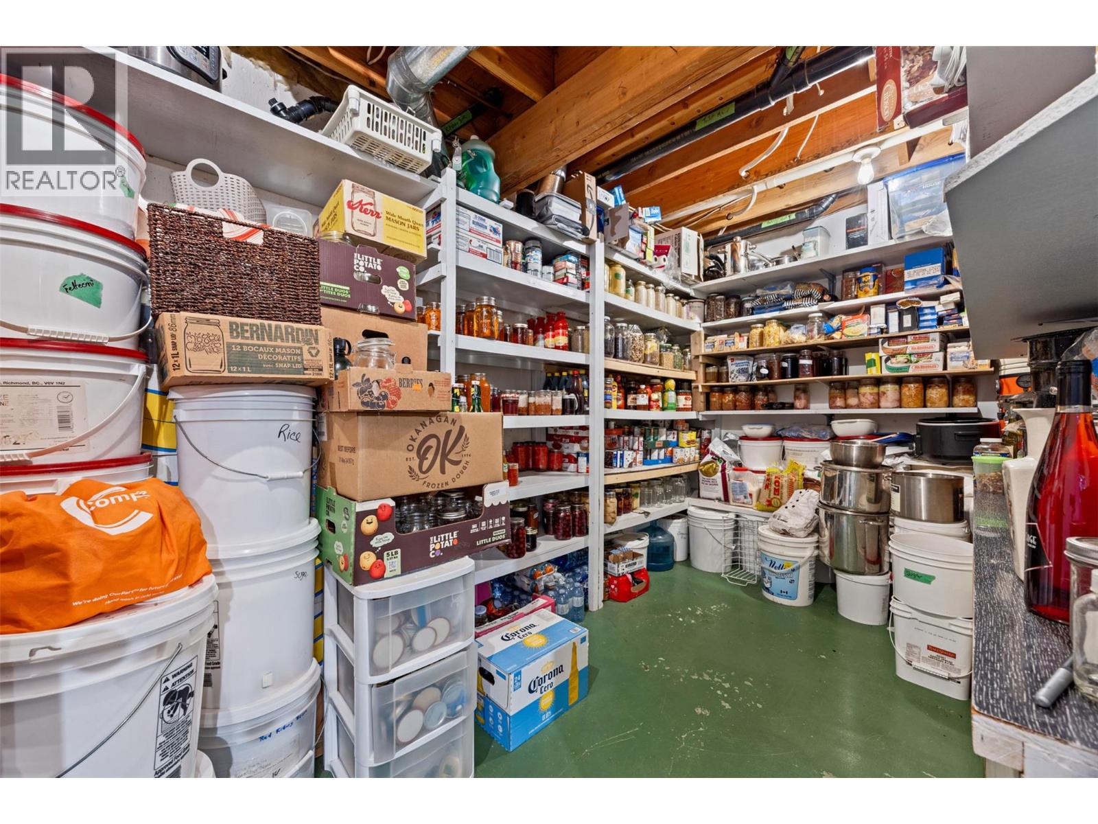 10737 Highway 33 E
